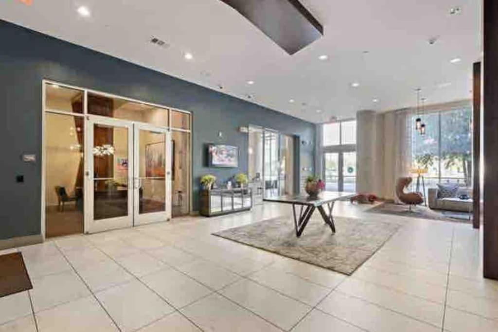 Fancy Apt Downtown. Pool. Gym. Lounge. Pet Ok Houston Kültér fotó